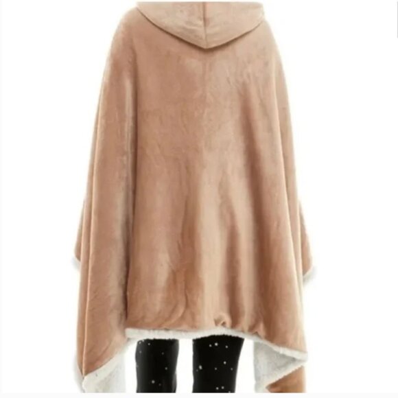 Socialite Hooded Sherpa Throw NWT 🆕 - Picture 4 of 16